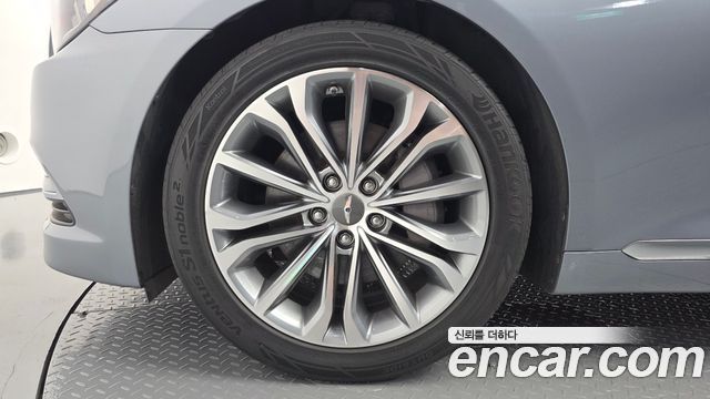 2014 Hyundai Genesis G330 Premium AWD, photograph 6