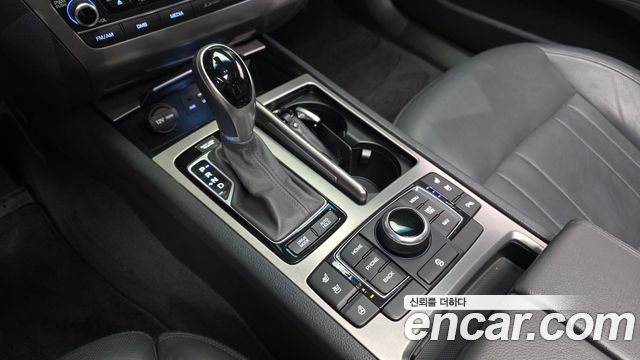 2014 Hyundai Genesis G330 Premium AWD, photograph 5