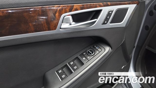 2014 Hyundai Genesis G330 Premium AWD, photograph 10