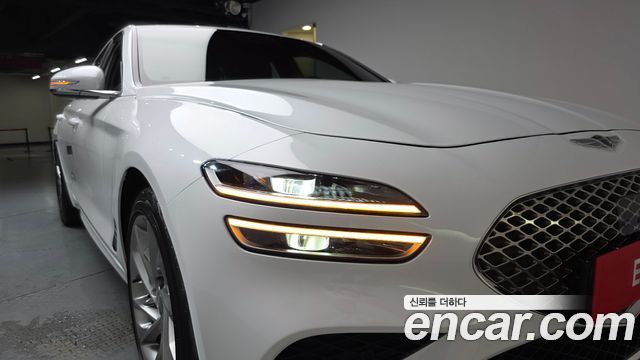 Genesis G70 Gasoline 2.0T 2WD — photo 1 of 34