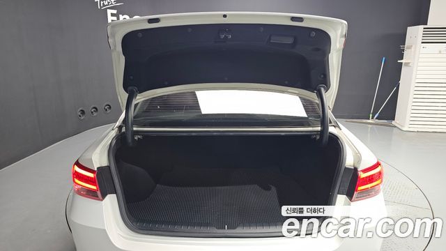 Kia K5 2.0 MX — photo 1 of 33