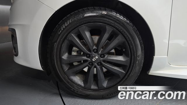 Kia Canival 9-seater Noblesse — photo 1 of 20