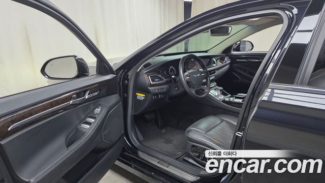 Genesis G90 3.3 T AWD — photo 1 of 20