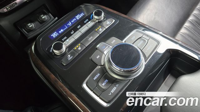 2017 Genesis EQ900 3.8 GDI AWD, photograph 3