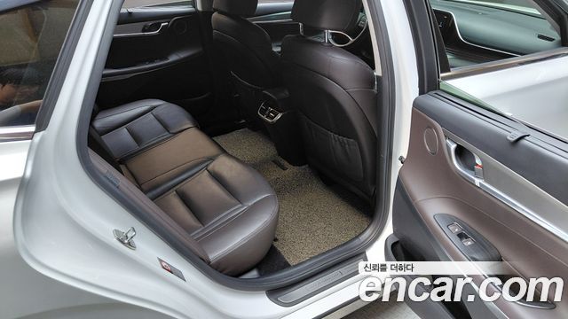 Hyundai Grandeur Exclusive — photo 1 of 35