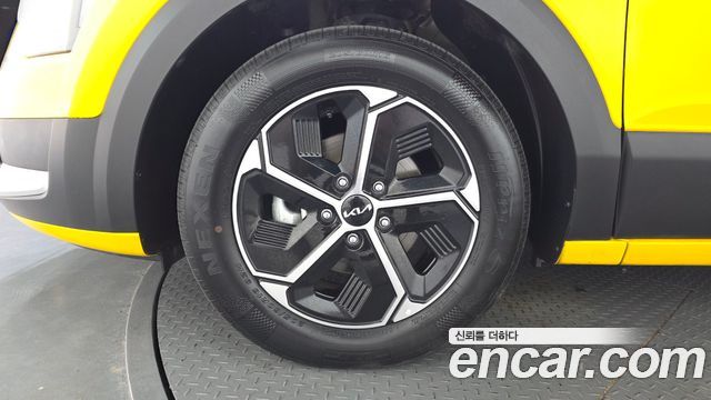 Kia Niro Prestige — photo 1 of 20