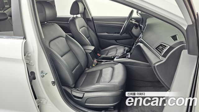 Hyundai AVANTE 1.6 GDI Modern — photo 1 of 32