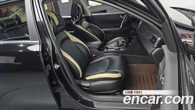 Kia K5 2.0 MX — photo 1 of 28