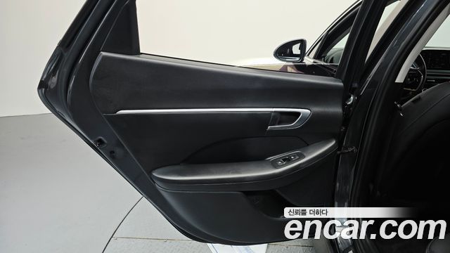Hyundai Sonata 2.0 — photo 1 of 31