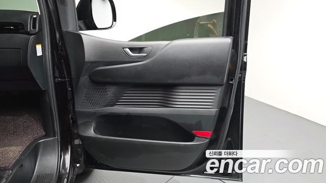 Hyundai Staria HEV 1.6 Cargo 5-Seater — photo 1 of 34