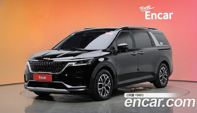 Kia Canival Diesel 9-Seater Prestige — photo 1 of 33