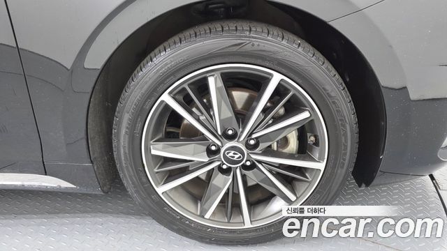 Hyundai Grandeur 2.5 — photo 1 of 33