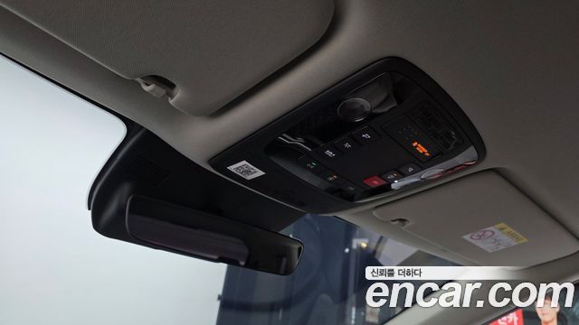 Kia Canival Gasoline 9-Seater Gravity — photo 1 of 32