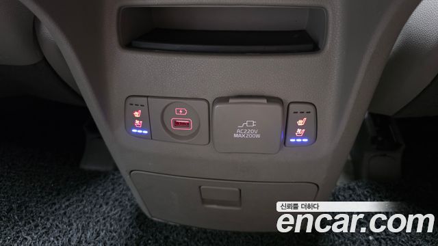 Kia Canival 9-Seater Noblesse Special — photo 1 of 32
