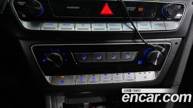 Hyundai Sonata 2.0 Style — photo 1 of 20