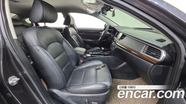 Kia K7 3.0 LPI Luxury (Rental Car) — photo 1 of 30