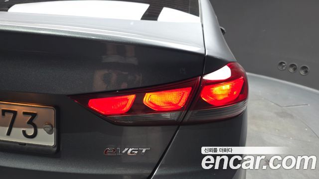 Hyundai AVANTE 1.6 e-VGT Style — photo 1 of 30