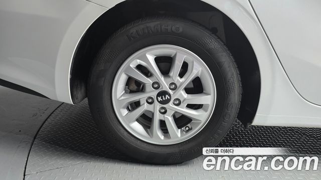 Kia K3 Luxury — photo 1 of 30