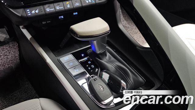 Hyundai AVANTE 1.6 — photo 1 of 30