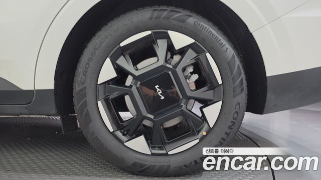 Kia Canival Diesel 7-Seater Signature — photo 1 of 36