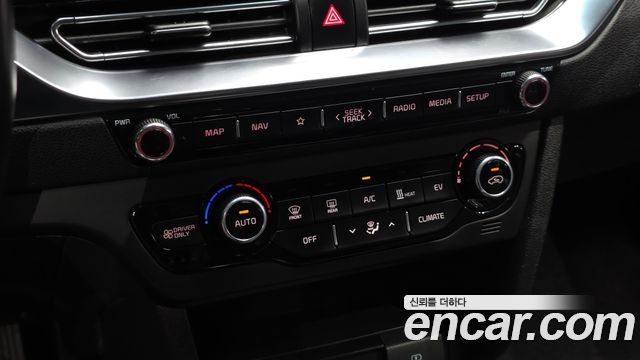 Kia Niro Earth — photo 1 of 31