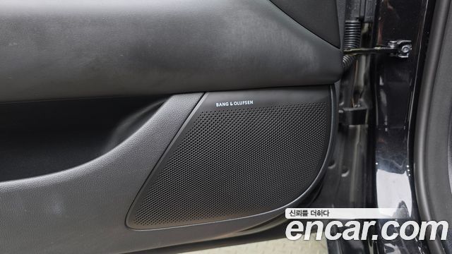 Genesis G90 Gasoline 3.5 Turbo 2WD — photo 1 of 40