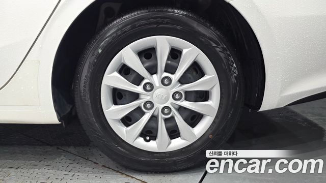 Kia K3 Standard — photo 1 of 32