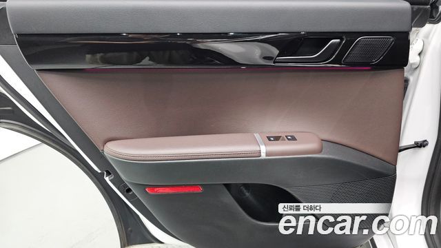 Hyundai Grandeur Premium — photo 1 of 35