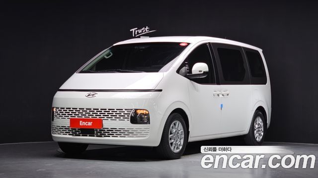 Hyundai Staria Tourer 11-Seater — photo 1 of 20