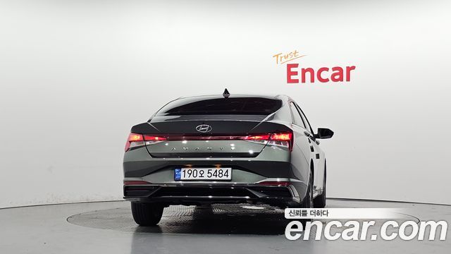Hyundai AVANTE 1.6 — photo 1 of 20