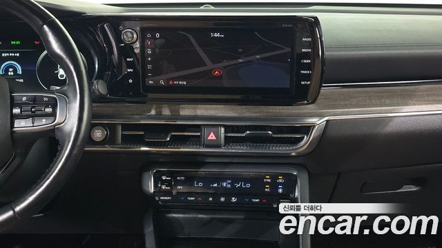 Kia K5 2.0 — photo 1 of 32