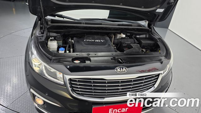 Kia Canival 9-seater Noblesse — photo 1 of 33