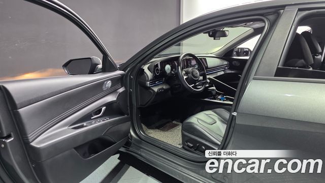 Hyundai AVANTE 1.6 — photo 1 of 30