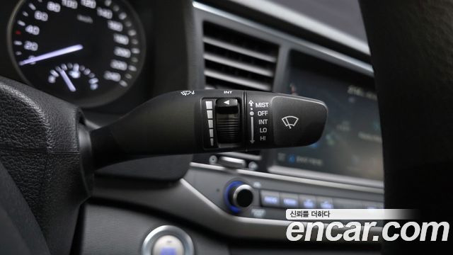 Hyundai AVANTE 1.6 GDI Value Plus — photo 1 of 32