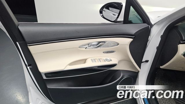 Genesis GV70 2.5T Gasoline 2WD — photo 1 of 32