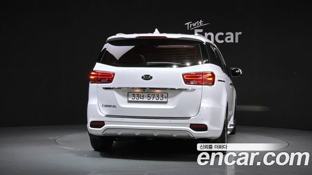 Kia Canival 9-Seater Noblesse Special — photo 1 of 20