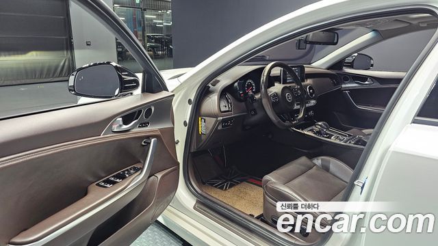 Kia Stinger 2.0 Turbo 2WD — photo 1 of 35