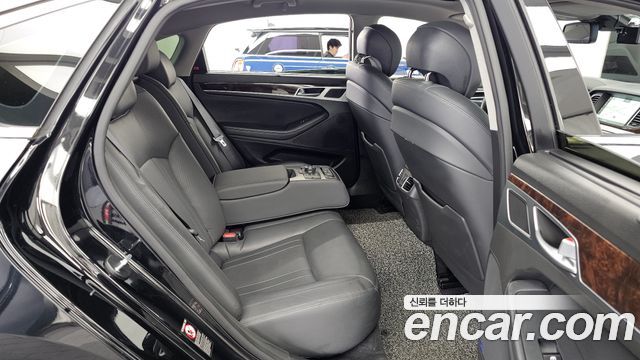 2016 Hyundai Genesis G330 Premium AWD, photograph 1