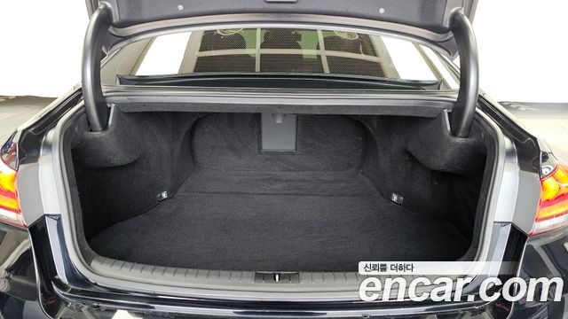 2016 Hyundai Genesis G330 Premium AWD, photograph 9