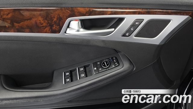 2016 Hyundai Genesis G330 Premium AWD, photograph 6