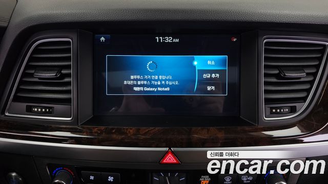 2016 Hyundai Genesis G330 Premium AWD, photograph 8