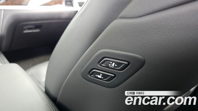 2016 Hyundai Genesis G330 Premium AWD, photograph 7