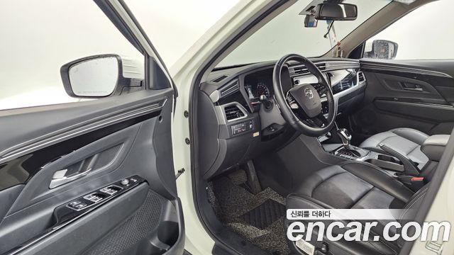 KG_Mobility_Ssangyong KORANDO Gasoline 1.5 2WD C5 — photo 1 of 29
