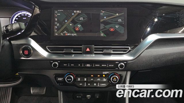 Kia Niro 1.6 HEV — photo 1 of 30