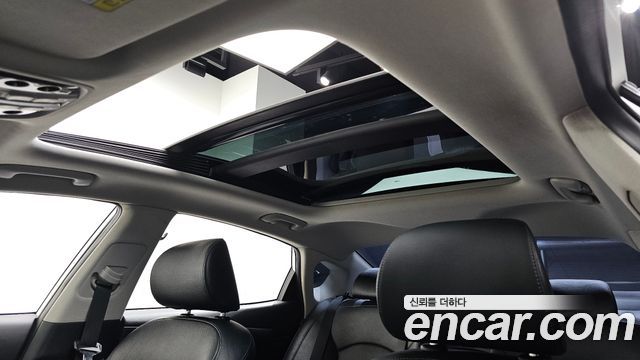 Kia K7 3.0 LPI Luxury (Rental Car) — photo 1 of 32