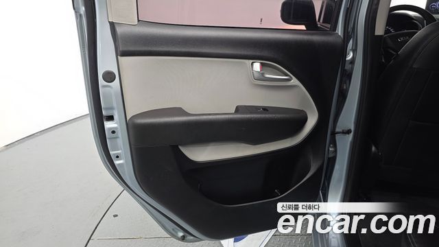Kia RAY Deluxe — photo 1 of 31