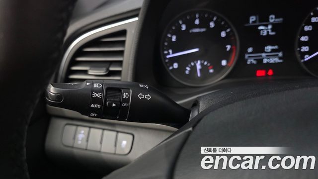 Hyundai AVANTE 1.6 GDI Smart — photo 1 of 30