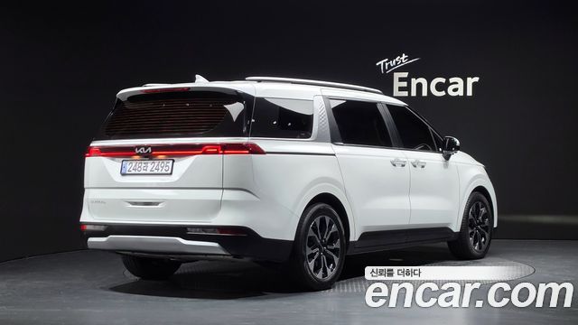 Kia Canival Diesel 9-Seater Prestige — photo 1 of 30