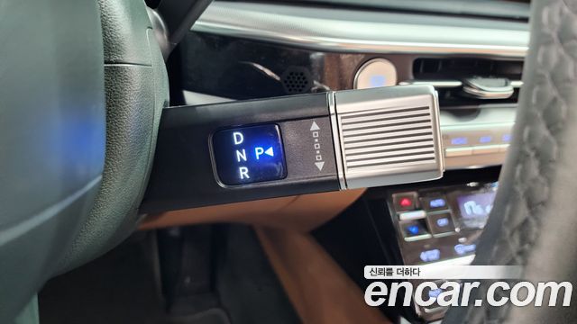Hyundai Grandeur Premium — photo 1 of 33