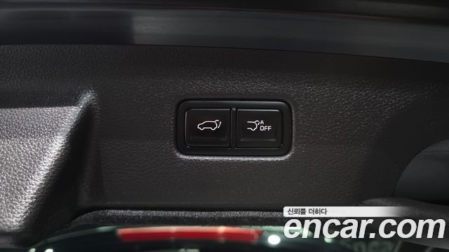 Kia Canival Gasoline 7-Seater Signature — photo 1 of 32